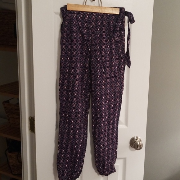 Hollister Pants - Hollister Patterned Pants Hollister Pants - Hollister Patterned Pants